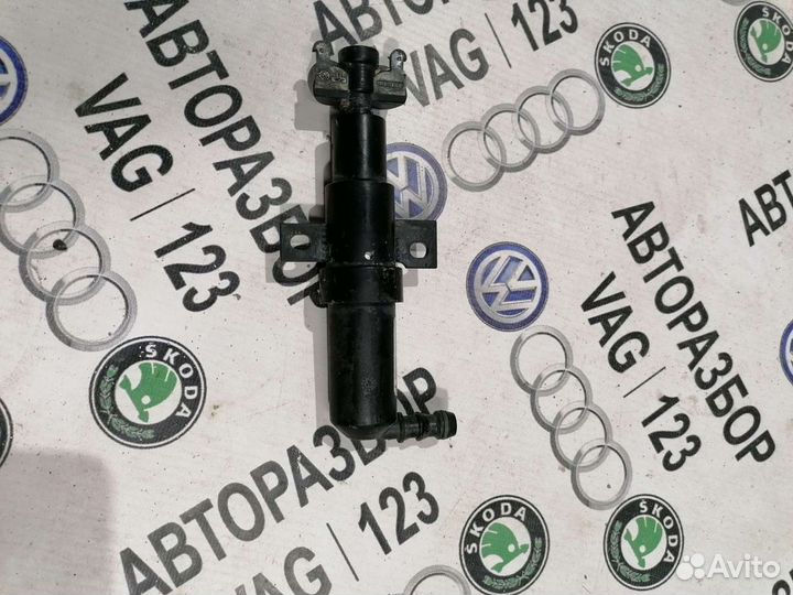 Форсунка омывателя фар Фольксваген Пассат Б6