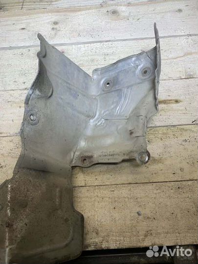 Тепловой экран Skoda Fabia хетчбэк BZG 1.2 2013