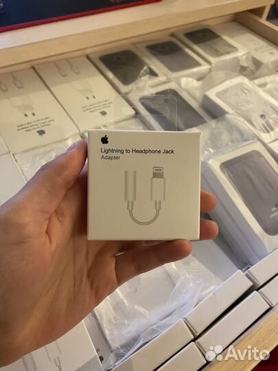 Переходник Apple lightning - aux 3,5 mm