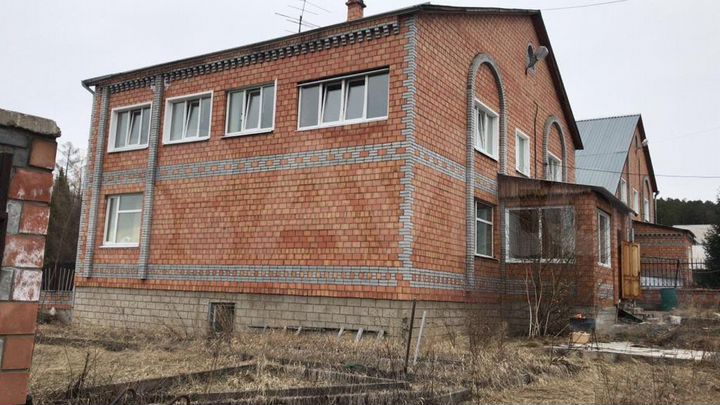 Дом 450 м² на участке 12 сот.