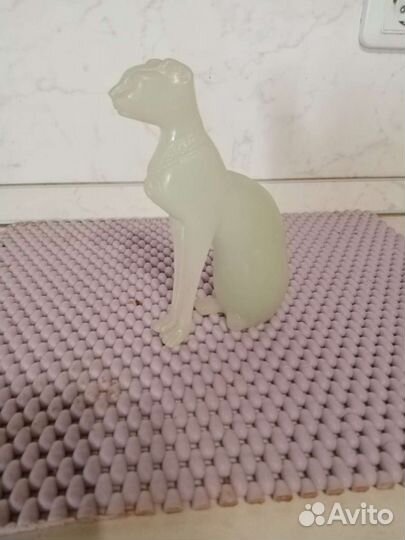 Фигурка нефритовой кошки