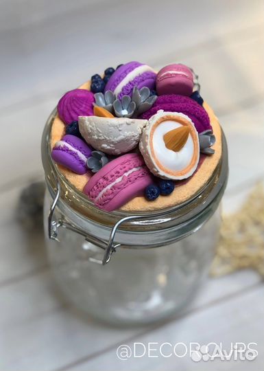 Банка для хранения с декором