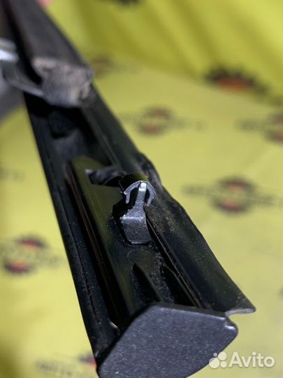 Молдинг стекла передний правый Kia Sorento Prime 3