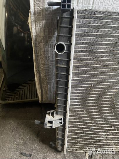 Радиатор охлаждения основной Renault Megane 3