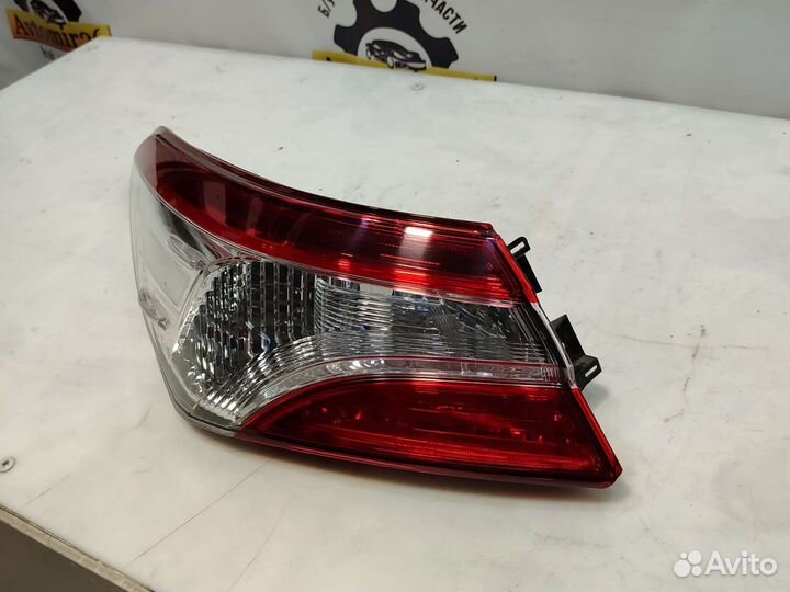 Фонарь левый Toyota Camry v70 галоген