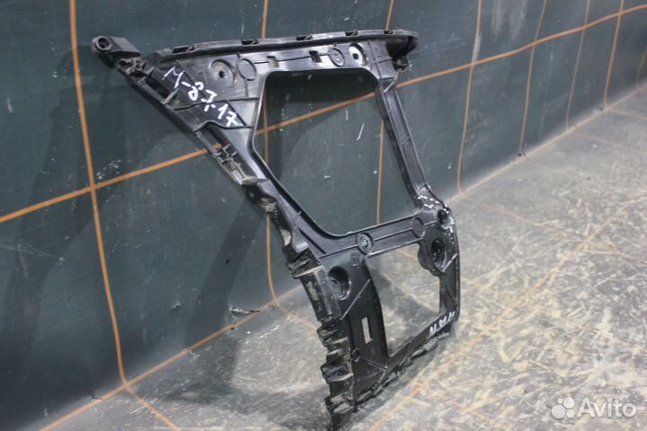 Направляющая бампера заднего левая - Audi Q7 4M