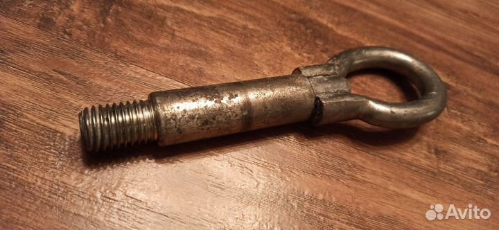 Буксировочный крюк VAG