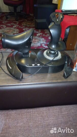 Игровой джойстик, штурвал