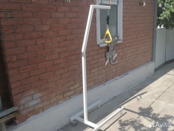 Опора для подтягивания в кровати