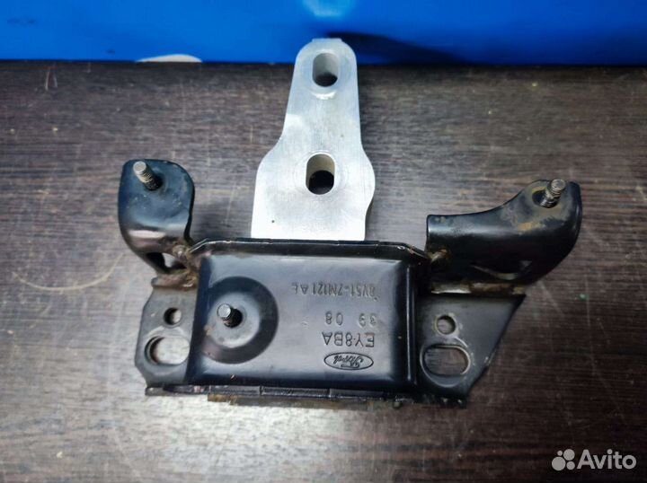 Подушка двигателя левая Ford Fiesta Mk6