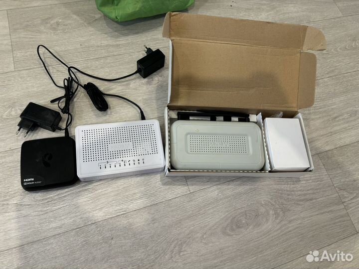 SMART tv приставка и роутер
