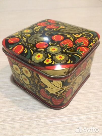 Металлическая коробка СССР