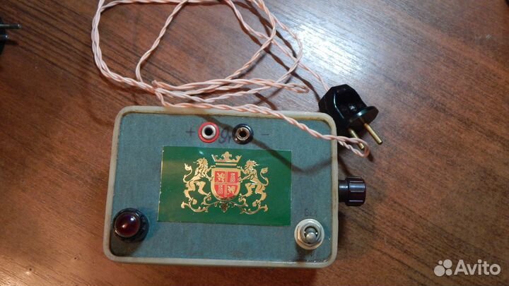 Блоки питания и зарядные устройства (3 шт)