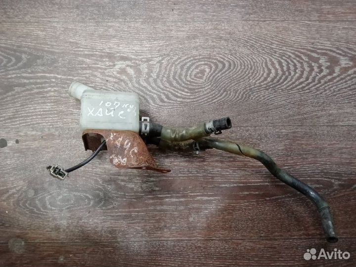 Бачок для тормозной жидкости Toyota Hiace KZH100