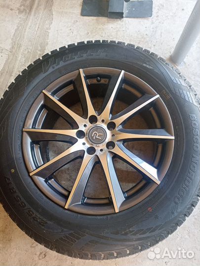 Продам зимнюю резину 225/65 R17 на дисках
