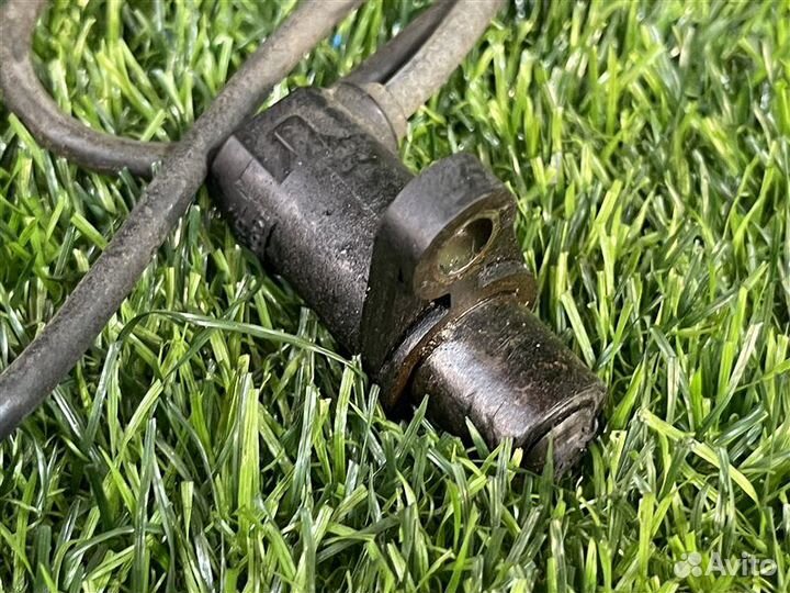 Датчик abs задний правый Toyota Granvia/Grand