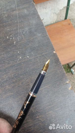 Ручка перьевая с золотым пером