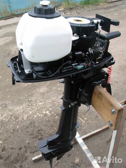 Продаю лодочный мотор Tohatsu 5 л.с. 2T