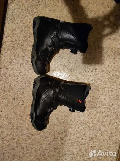 Сноубордические ботинки 42.5