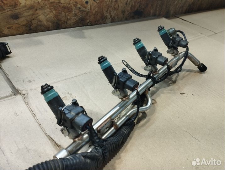 Топливная рампа с форсунками Калина 1.4 16 кл