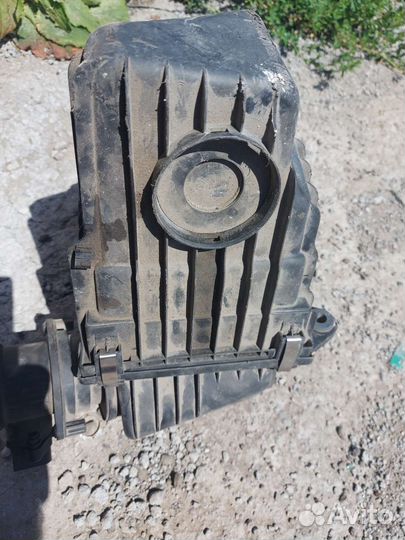 Левый корпус воздушного фильтра VW Touareg