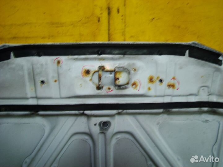 Капот Toyota Sprinter AE110