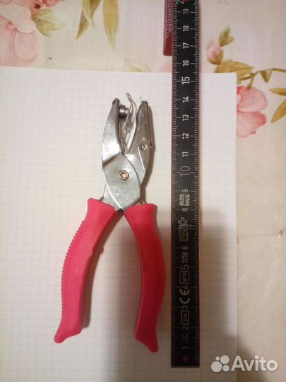 Дырокол для бумаги ручной