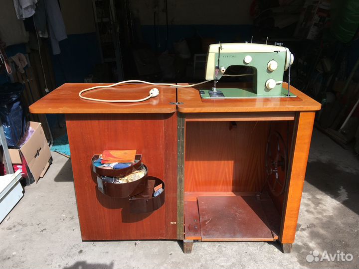 Швейная машина