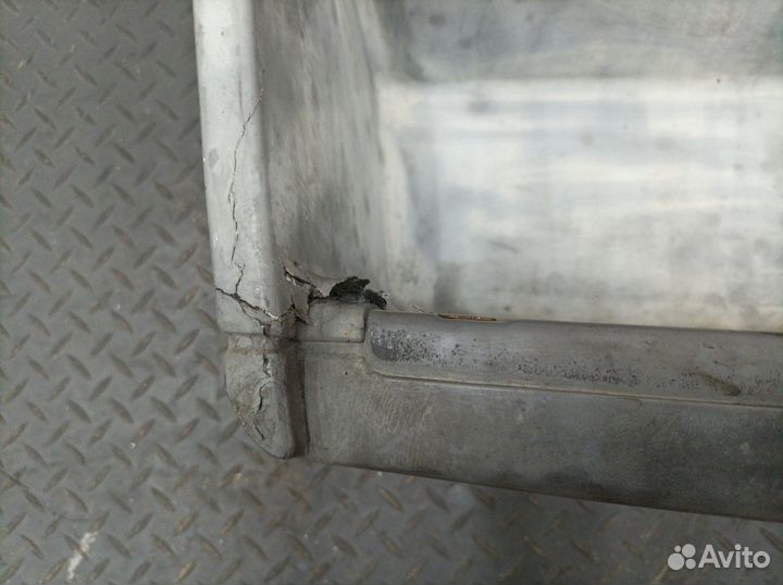 A9436660401 Корпус подножек левый