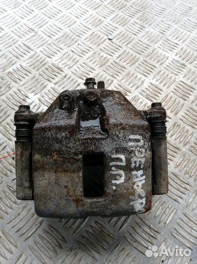 Суппорт передний правый Nissan Primera P12 1.6