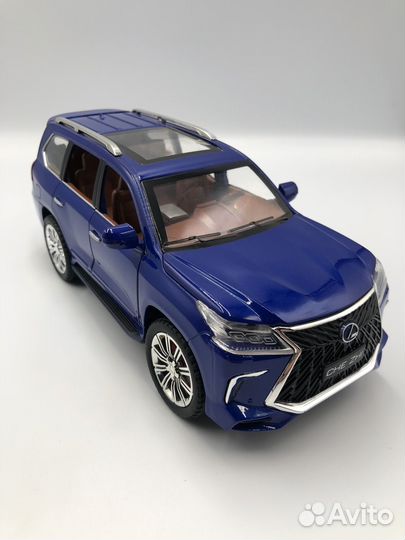 Модель автомобиля Lexus LX 570 металл