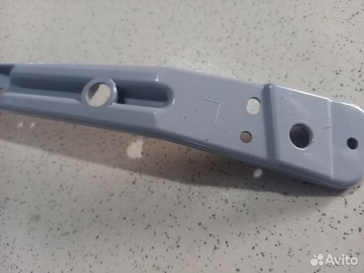 Крепление фары переднее левое Toyota Land-Cruiser