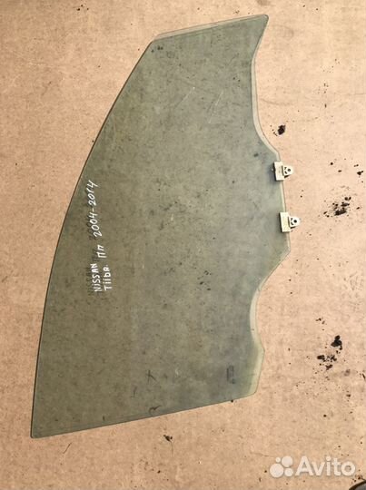 Стекло передней правой двери Nissan Tiida C12