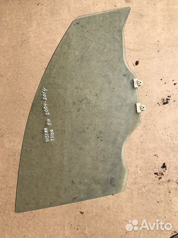 Стекло передней правой двери Nissan Tiida C12