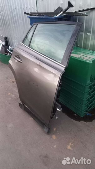 Дверь задняя правая в сборе Toyota Rav4 40