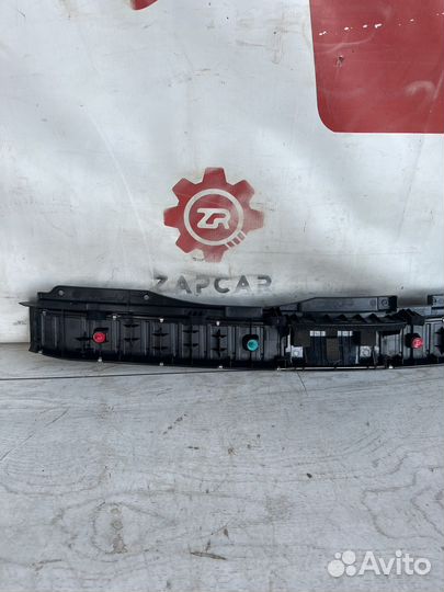 Lexus RX4 Накладка замка багажника