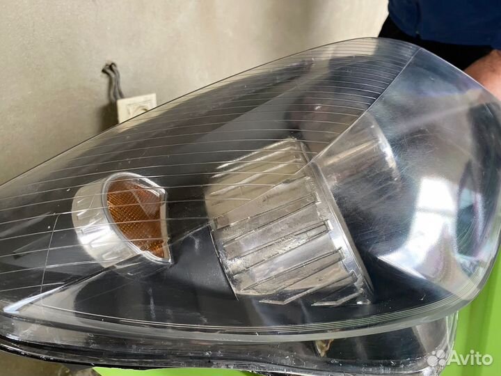 Передне правая фара на Опель астра h