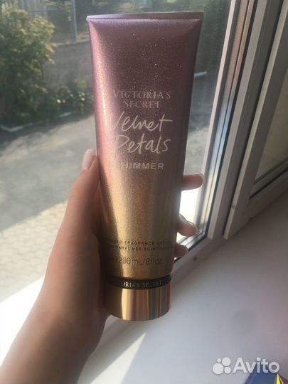 Victoria secret лосьон velvet petals с шиммером