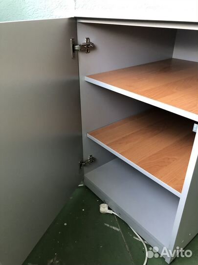 Рабочий стол с тумбой