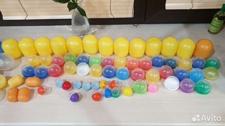 Капсулы,контейнеры,колбы,футляры,яйца от киндеров