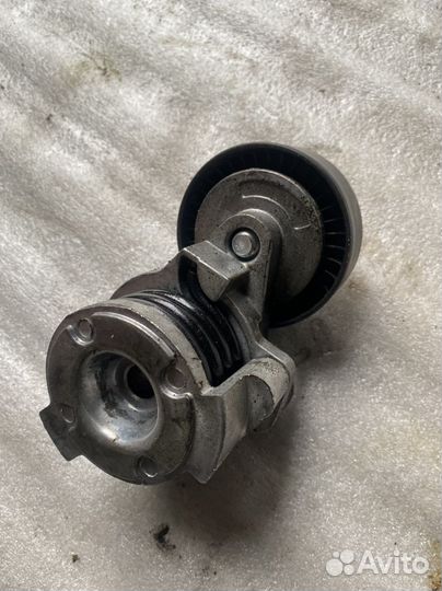 Натяжитель ремня агрегатов с мотора n62