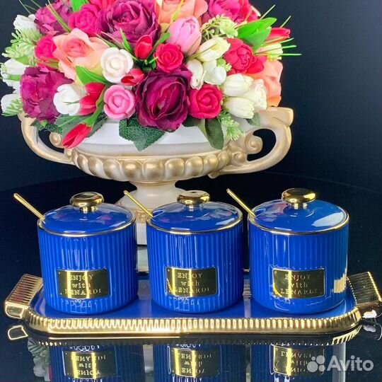 Набор баночек с ложками на подносе