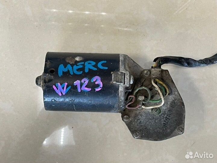 Мотор стеклоочистителя передний Mercedes-Benz W123