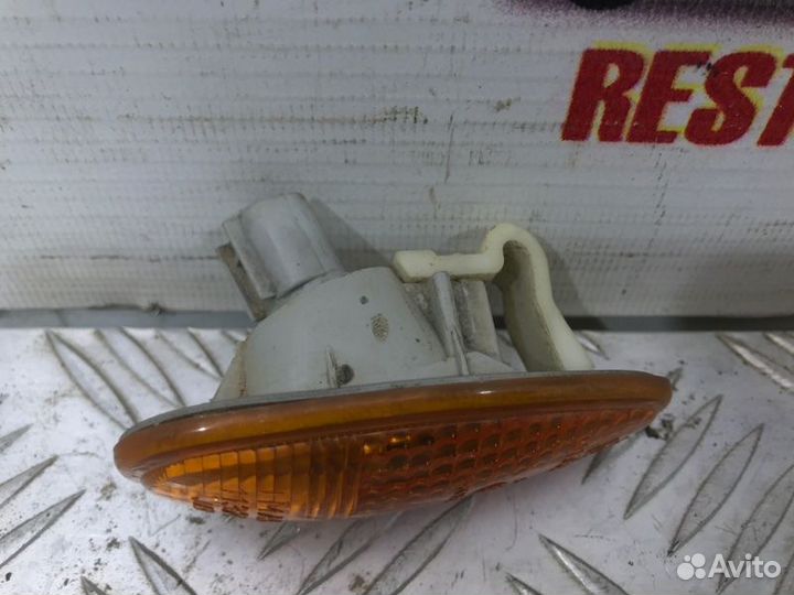 Повторитель поворота Mitsubishi Space Wagon