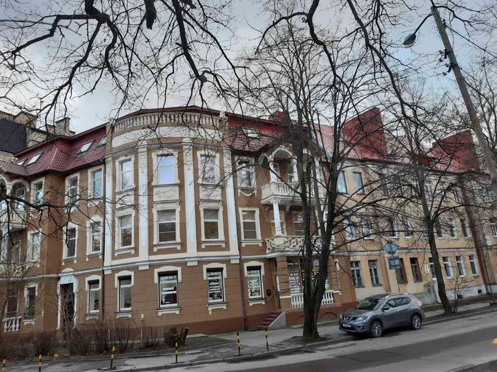 4-к. квартира, 80 м², 1/4 эт.