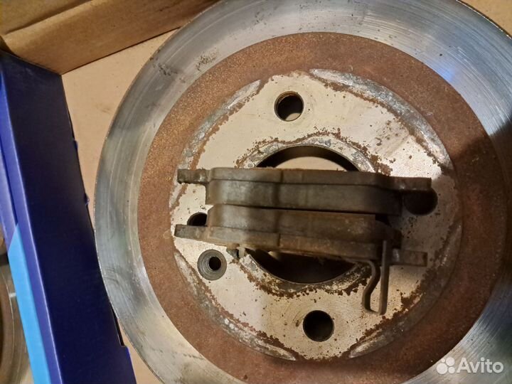 Задние тормозные диски с колодками kia rio 3