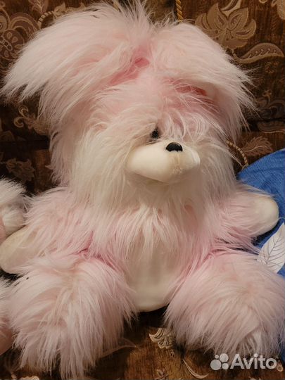 Большой плюшевый заяц