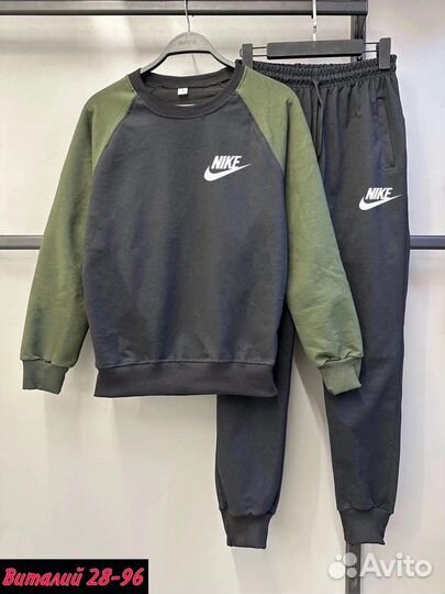 Мужской спортивный костюм