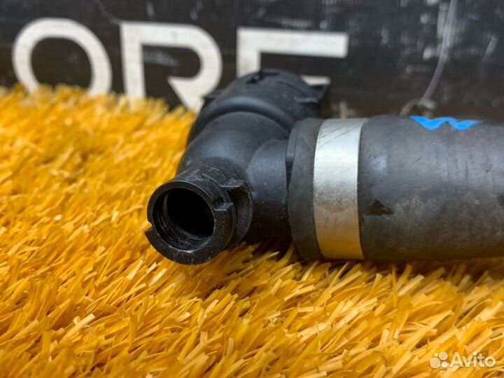 Патрубок системы охлаждения Mercedes-Benz S-Class