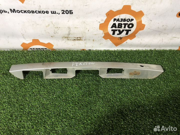 Накладка двери багажника SsangYong Rexton 1